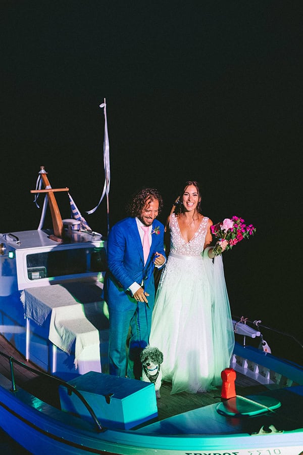 summer-wedding-sifnos-bougainvillea-blooms-fucshia-hues_67