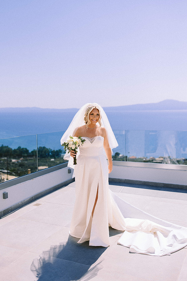 utterly-romantic-wedding-kalamata-lovely-white-arrangments-gold-details_09y