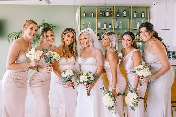 utterly-romantic-wedding-kalamata-lovely-white-arrangments-gold-details_10