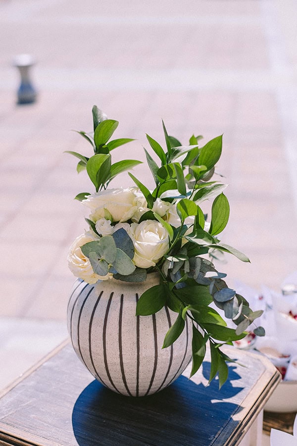 utterly-romantic-wedding-kalamata-lovely-white-arrangments-gold-details_17