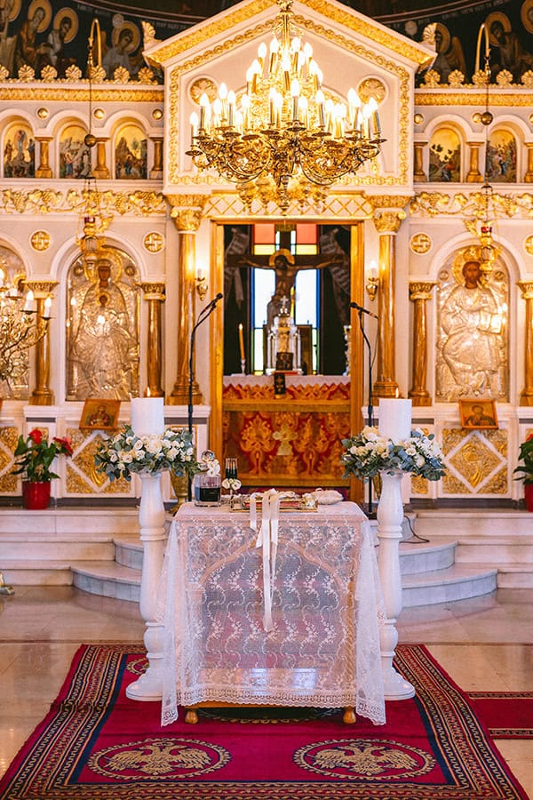 utterly-romantic-wedding-kalamata-lovely-white-arrangments-gold-details_20