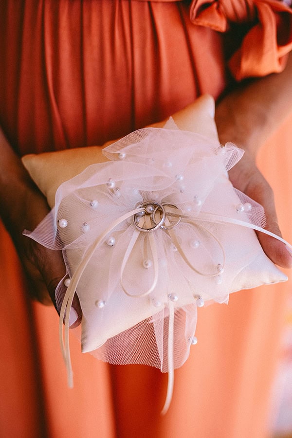 utterly-romantic-wedding-kalamata-lovely-white-arrangments-gold-details_22