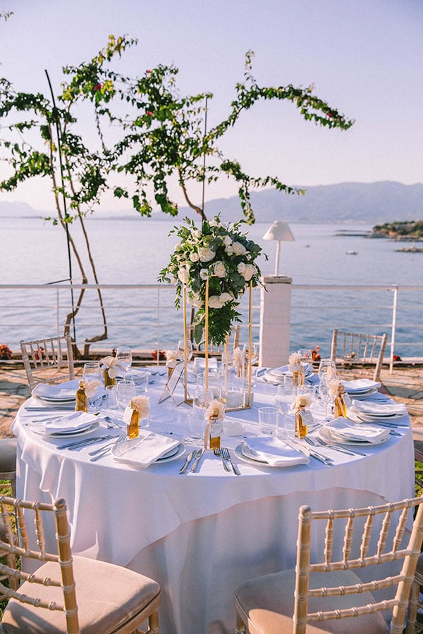 utterly-romantic-wedding-kalamata-lovely-white-arrangments-gold-details_36