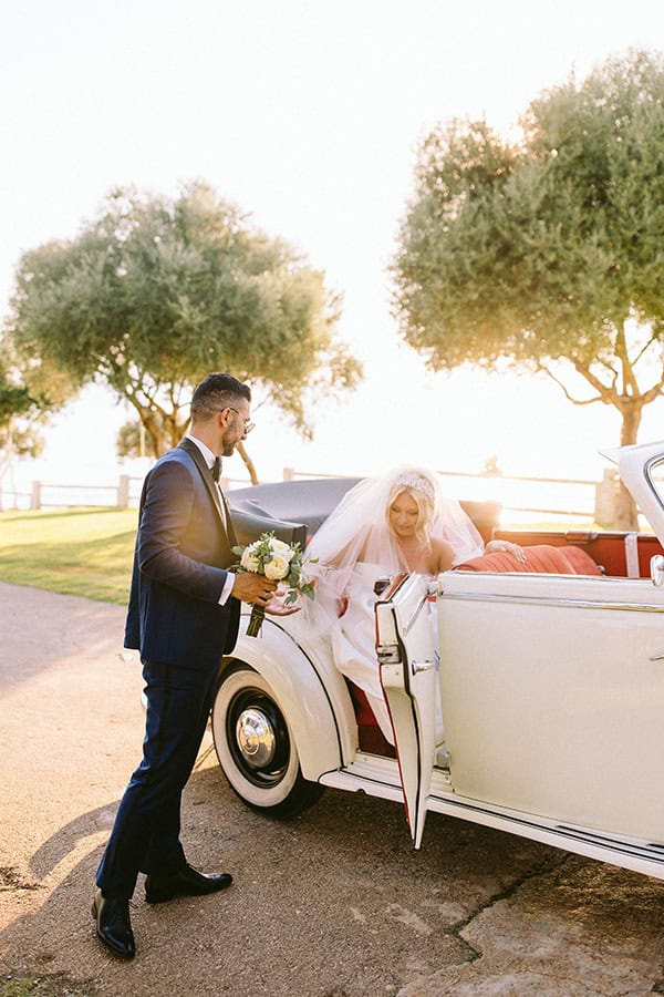 utterly-romantic-wedding-kalamata-lovely-white-arrangments-gold-details_37