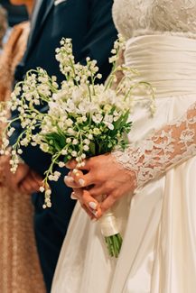 Ρομαντική νυφική ανθοδέσμη με λευκά μιγκέ