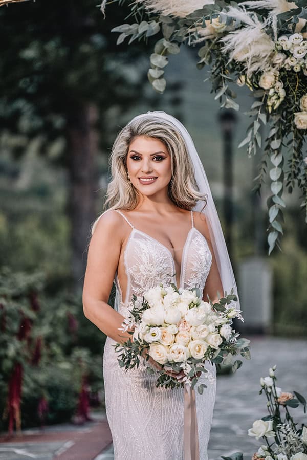 beautiful-fall-wedding-kozani-ivory-roses-pampas-grass_04