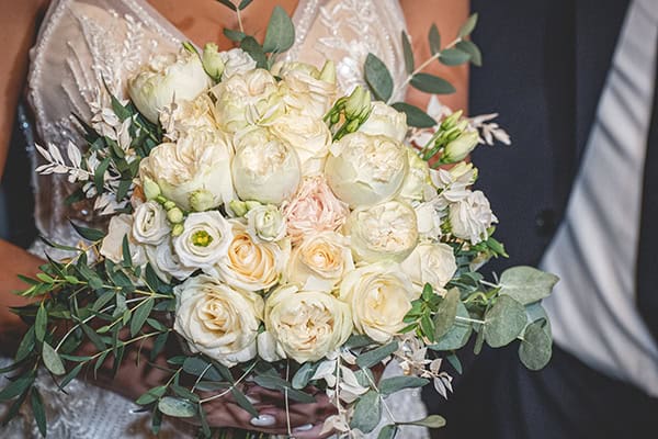 beautiful-fall-wedding-kozani-ivory-roses-pampas-grass_04x
