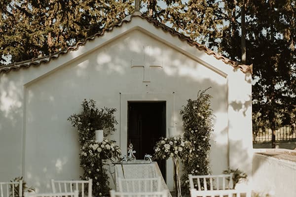 beautiful-summer-wedding-athens-white-blooms-lush-olive-leaves_04