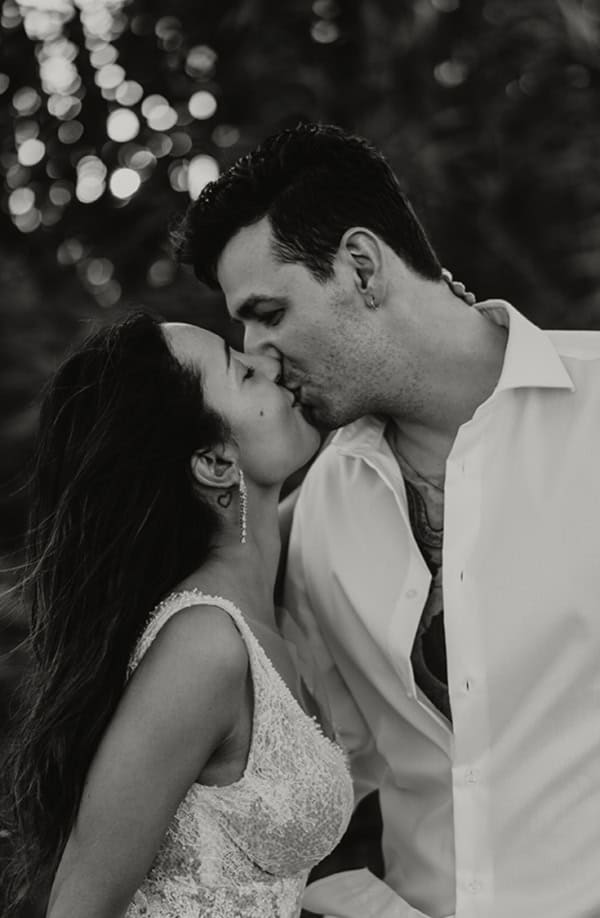 beautiful-summer-wedding-athens-white-blooms-lush-olive-leaves_61