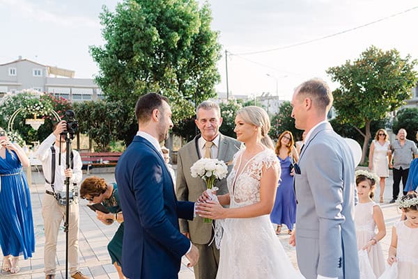 beautiful-summer-wedding-patra-romantic-white-florals_32