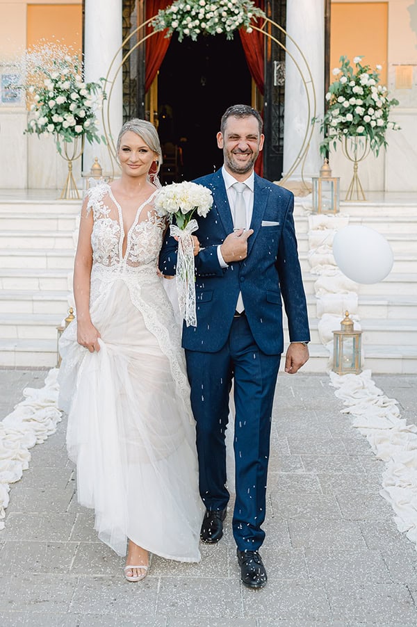 beautiful-summer-wedding-patra-romantic-white-florals_41