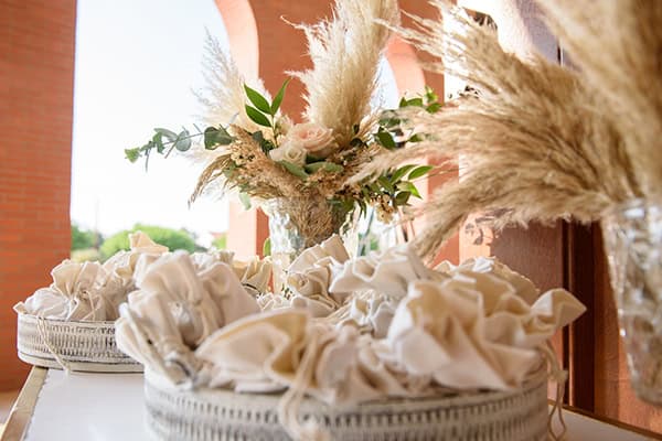 boho-fall-wedding-nicosia-pampas-grass-roses-pastel-tones_09