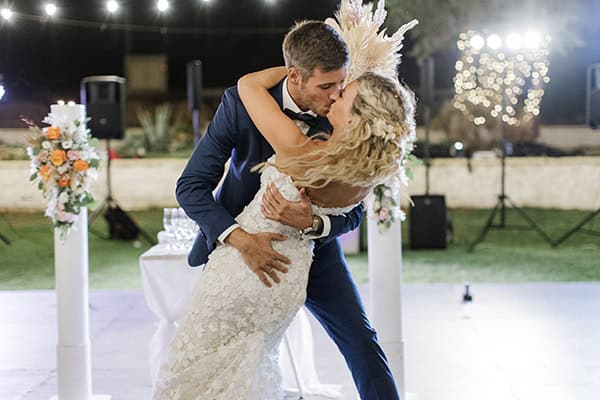 boho-summer-wedding-chania-florals-vivid-orange-tones-pampas-grass_31