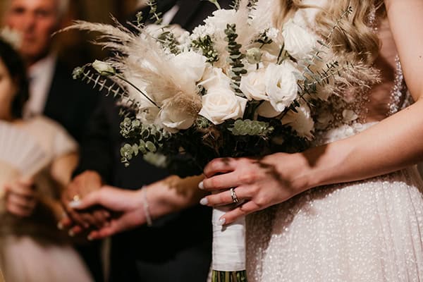 Νυφικό μπουκέτο με pampas grass και τριαντάφυλλα