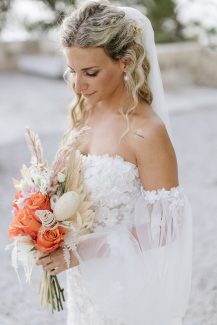 Απαλό νυφικό μακιγιάζ σε μπεζ αποχρώσεις