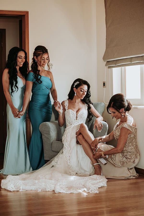 chic-summer-wedding-chania-white-peonies-hydrangeas_04