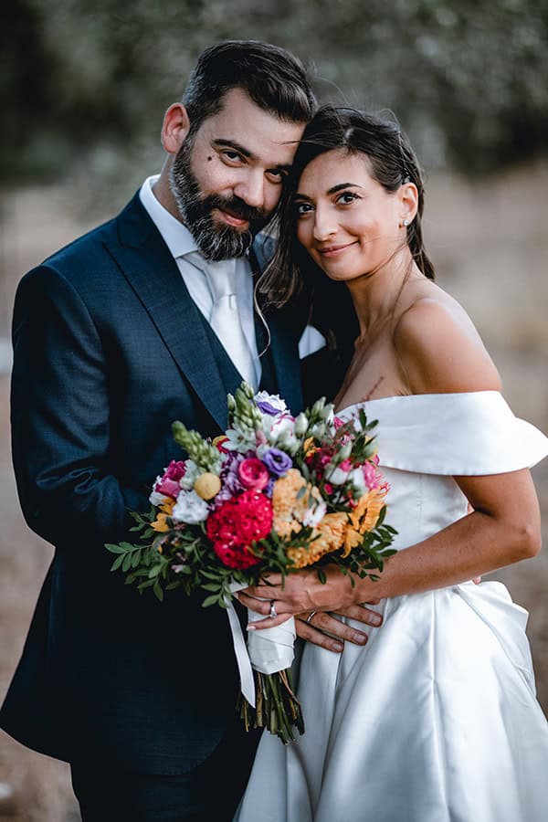 colorful-fall-wedding-athens-chrysanthemum-sunflowers_01x