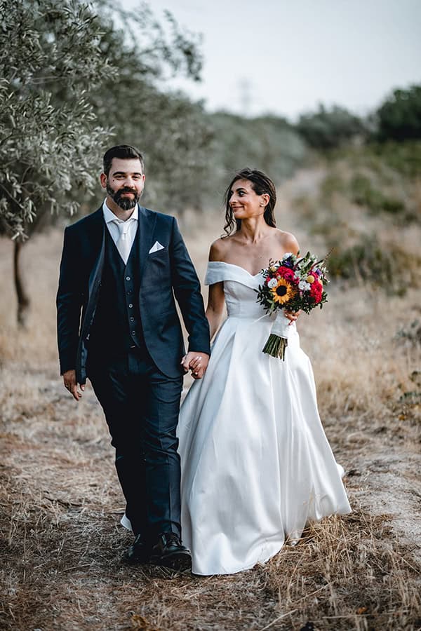 colorful-fall-wedding-athens-chrysanthemum-sunflowers_02