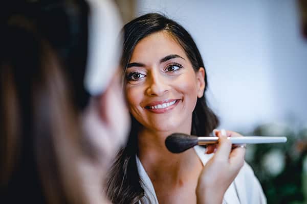 colorful-fall-wedding-athens-chrysanthemum-sunflowers_04x