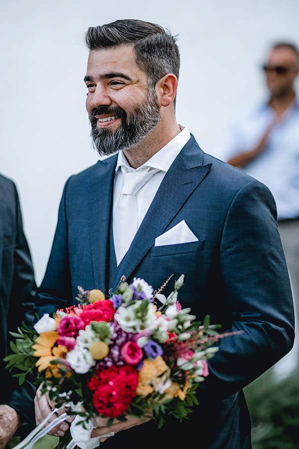 colorful-fall-wedding-athens-chrysanthemum-sunflowers_06x