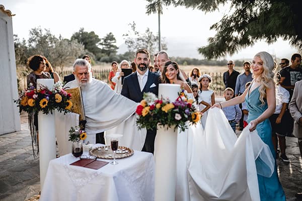 colorful-fall-wedding-athens-chrysanthemum-sunflowers_18x