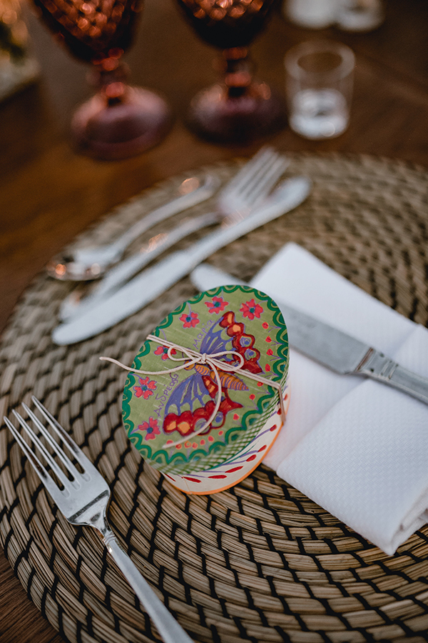 colorful-fall-wedding-athens-chrysanthemum-sunflowers_26x