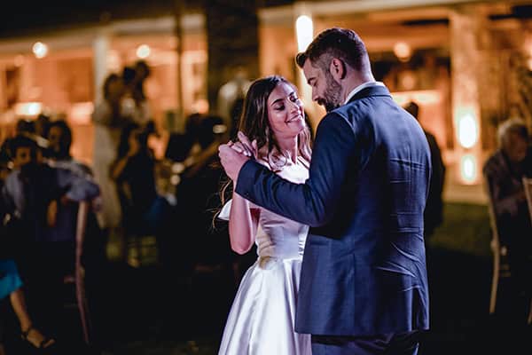 colorful-fall-wedding-athens-chrysanthemum-sunflowers_29x