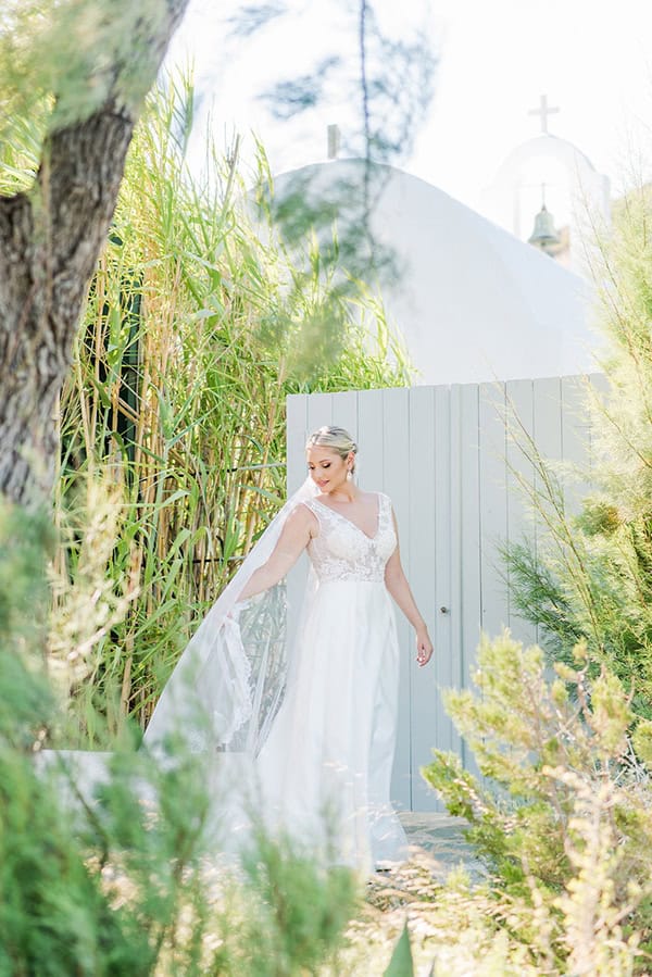 dreamy-summer-wedding-light-blue-hydrangeas-white-romantic-blooms_12x