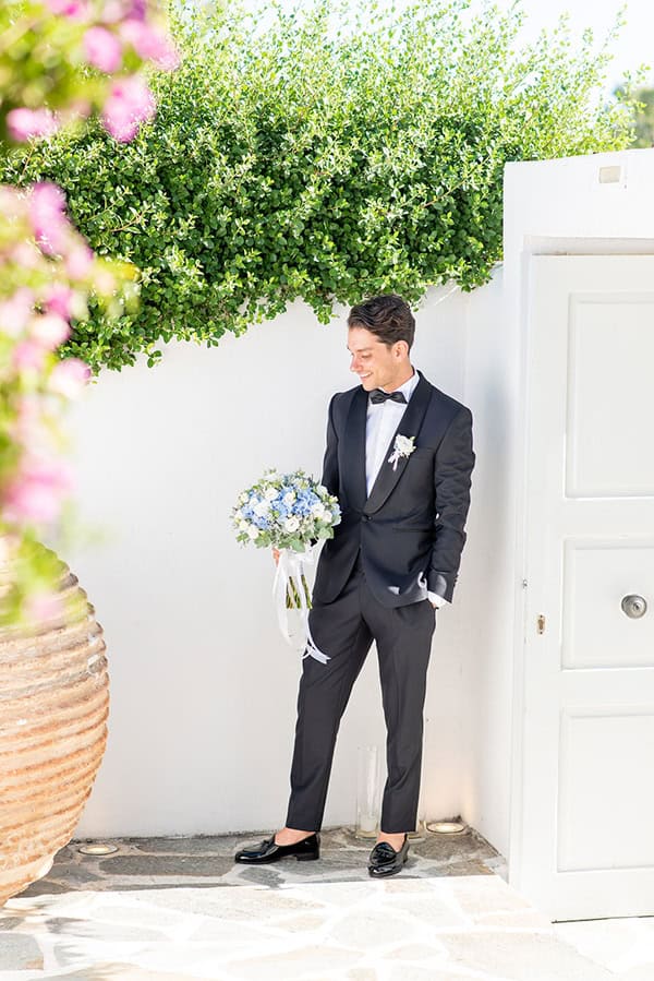 dreamy-summer-wedding-light-blue-hydrangeas-white-romantic-blooms_18x