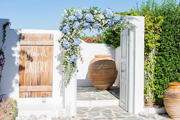 dreamy-summer-wedding-light-blue-hydrangeas-white-romantic-blooms_20