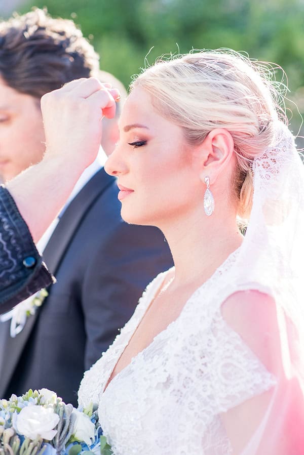 dreamy-summer-wedding-light-blue-hydrangeas-white-romantic-blooms_28