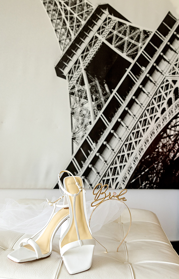 fairytale-summer-wedding-colorful-flowers-next-to-beach_02x