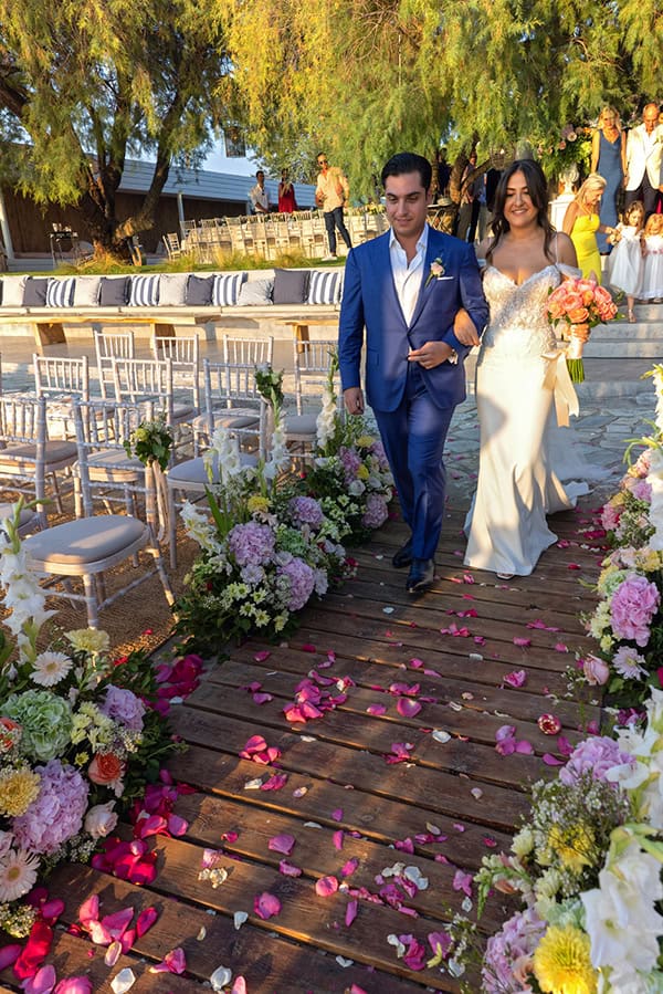 fairytale-summer-wedding-colorful-flowers-next-to-beach_22