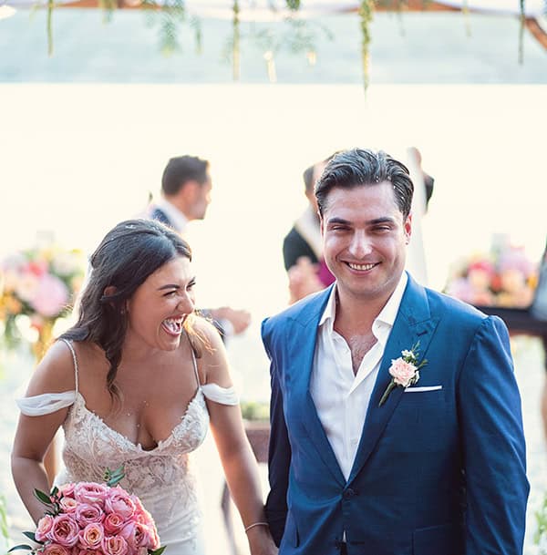 fairytale-summer-wedding-colorful-flowers-next-to-beach_27