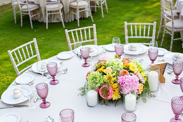 fairytale-summer-wedding-colorful-flowers-next-to-beach_33