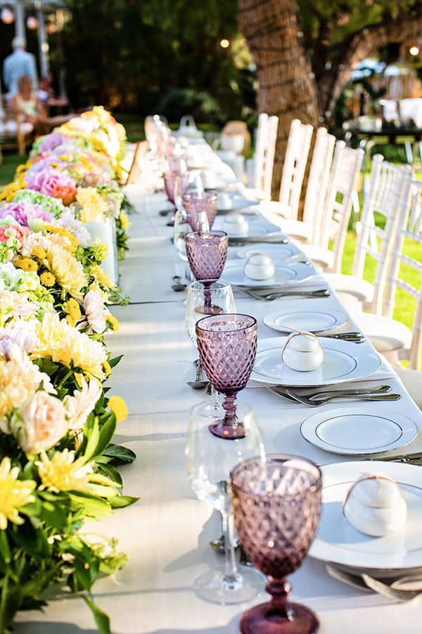 fairytale-summer-wedding-colorful-flowers-next-to-beach_34