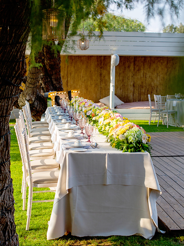 fairytale-summer-wedding-colorful-flowers-next-to-beach_36