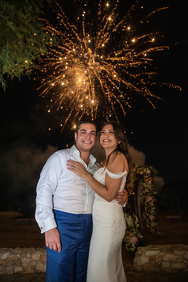 fairytale-summer-wedding-colorful-flowers-next-to-beach_45