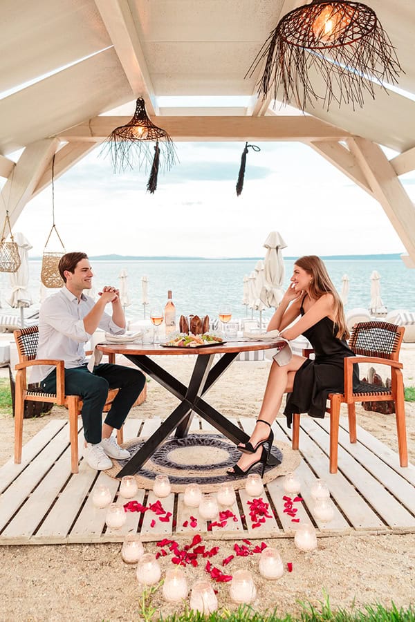 live-unforgettable-honeymoon-experience-luxurious-blue-carpet-lucury-suites_05