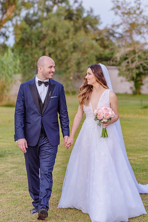 lovely-fall-wedding-galazia-akti-white-hydrangeas-somon-anthurium_01