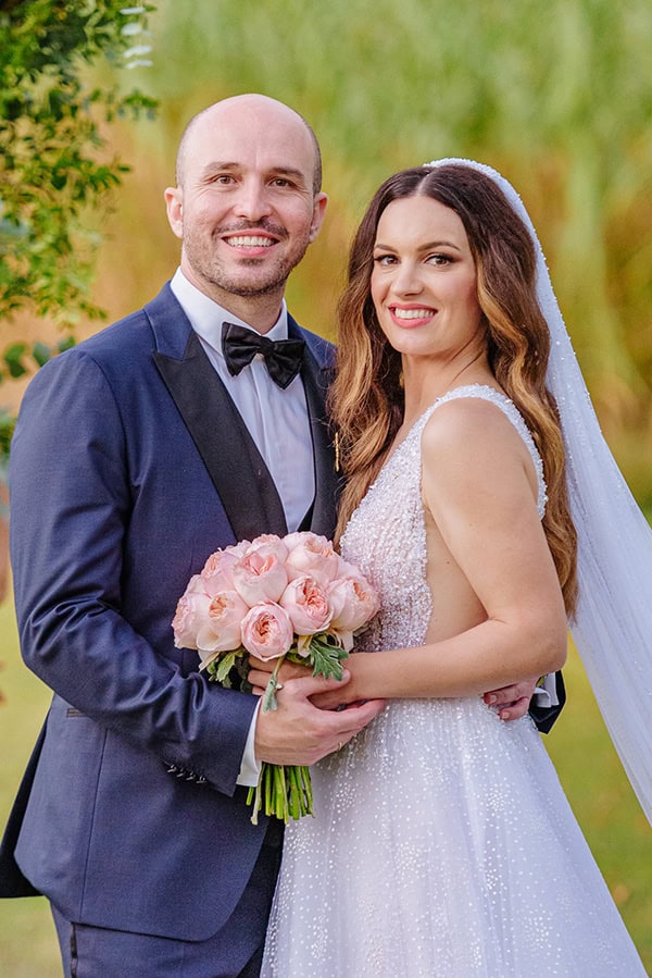 lovely-fall-wedding-galazia-akti-white-hydrangeas-somon-anthurium_03