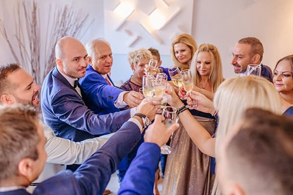 lovely-fall-wedding-galazia-akti-white-hydrangeas-somon-anthurium_12