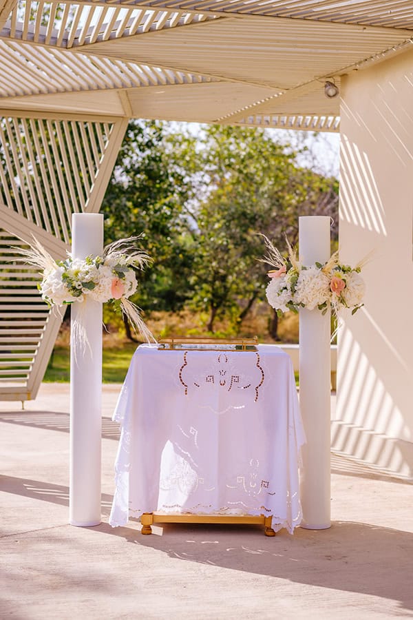 lovely-fall-wedding-galazia-akti-white-hydrangeas-somon-anthurium_14x