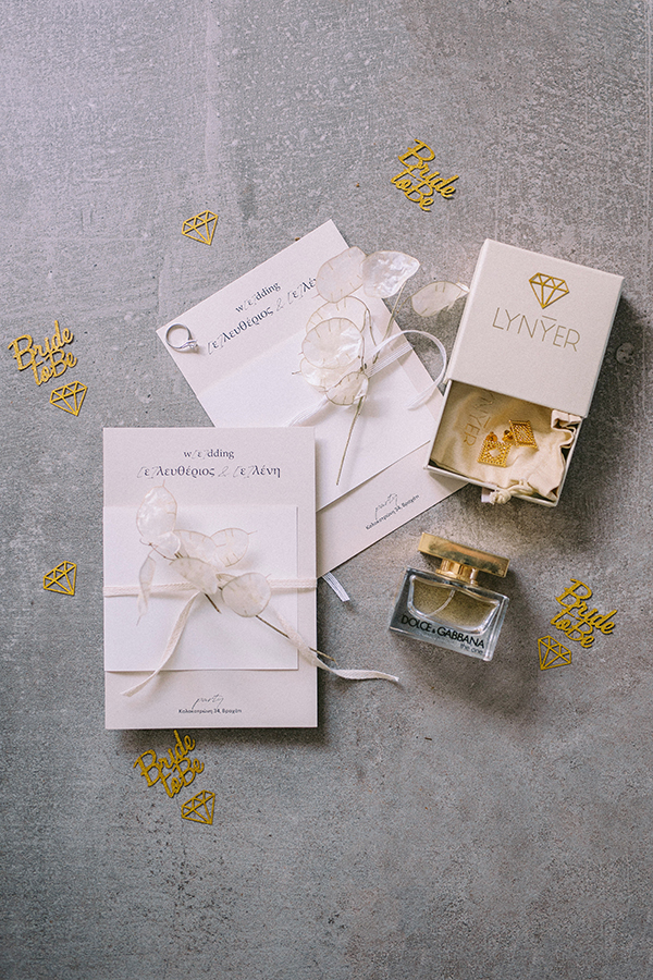 lovely-fall-wedding-hydrangeas-roses-light-shades_08