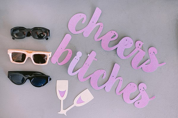 lovely-fall-wedding-hydrangeas-roses-light-shades_09x