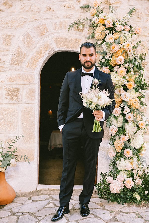 lovely-fall-wedding-hydrangeas-roses-light-shades_26