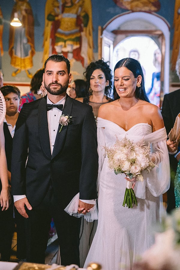 lovely-fall-wedding-hydrangeas-roses-light-shades_30x