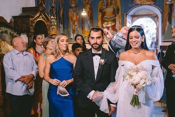 lovely-fall-wedding-hydrangeas-roses-light-shades_32