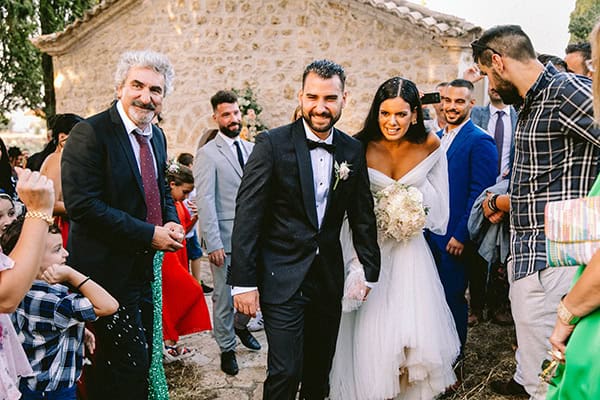 lovely-fall-wedding-hydrangeas-roses-light-shades_36