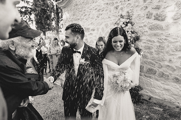 lovely-fall-wedding-hydrangeas-roses-light-shades_37x